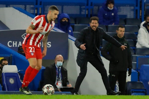 Diego Simeone en acción dirigiendo al Atlético de Madrid 