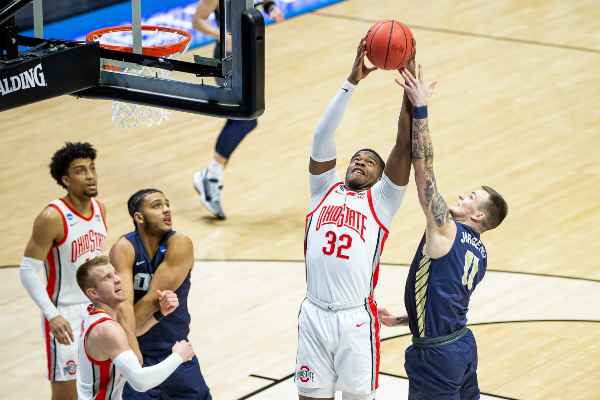 E.J. Liddell en acción con Ohio State