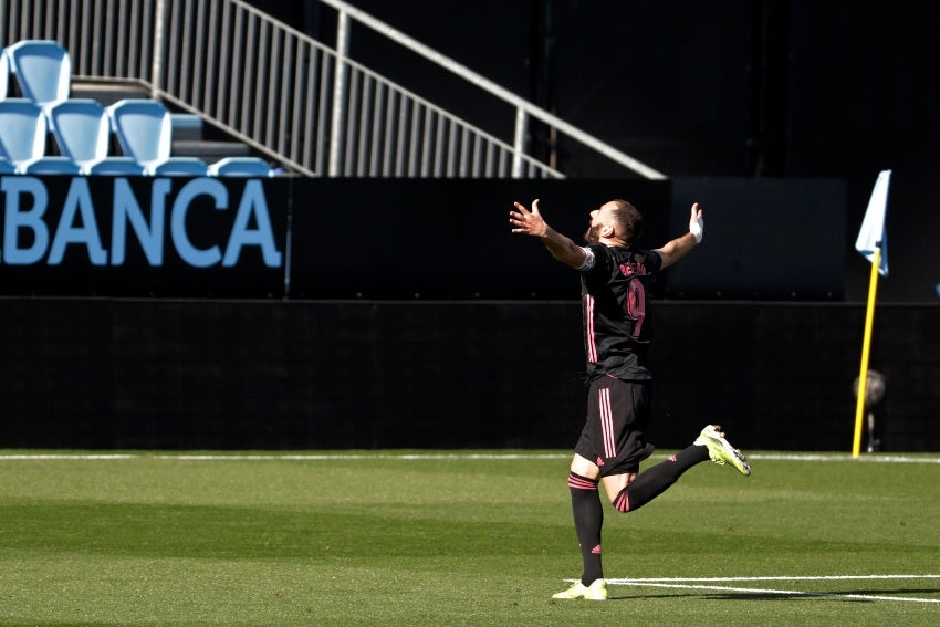 Karim Benzema tras anotar gol a favor del Real Madrid