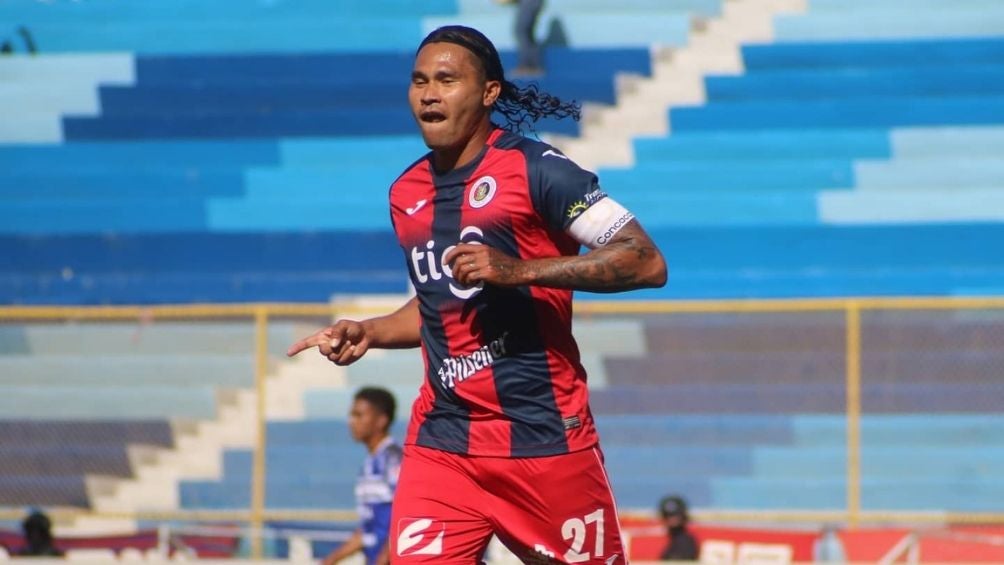 Gullit Peña marcó su segundo gol en El Salvador 