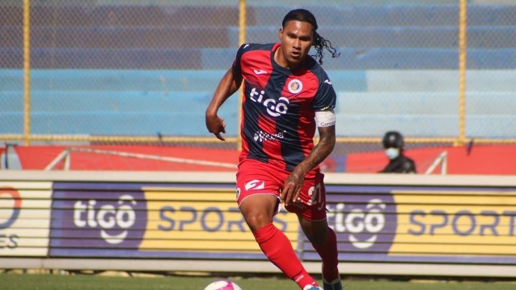 Gullit Peña marcó su segundo gol en El Salvador 