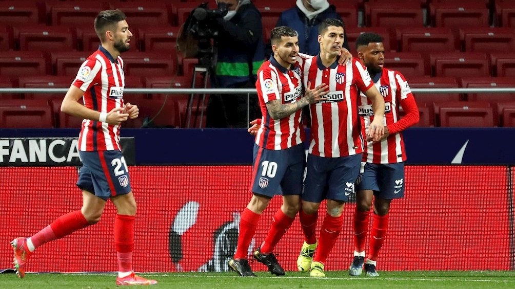 Jugadores del Atlético celebran gol vs Alavés