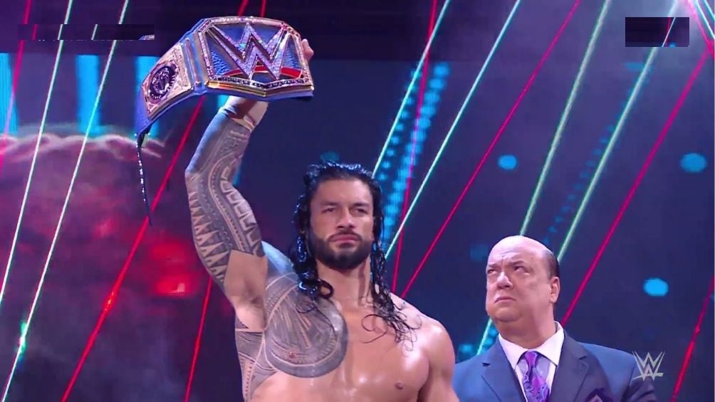 Roman Reigns se mantuvo el campeonato