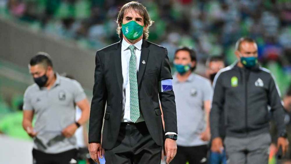 Guillermo Almada, DT de Santos Laguna