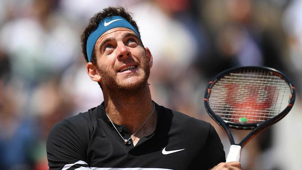 Juan Martín del Potro mira al cielo tras triunfo