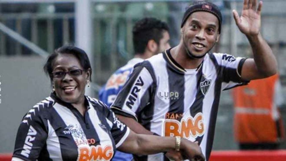 Ronaldinho con su mamá