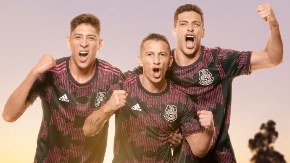 Edson, Guardado y Jiménez con la nueva playera de la Selección Mexicana