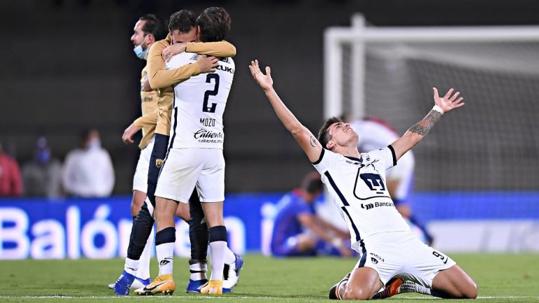 Jugadores de Pumas celebran pase a la Final 