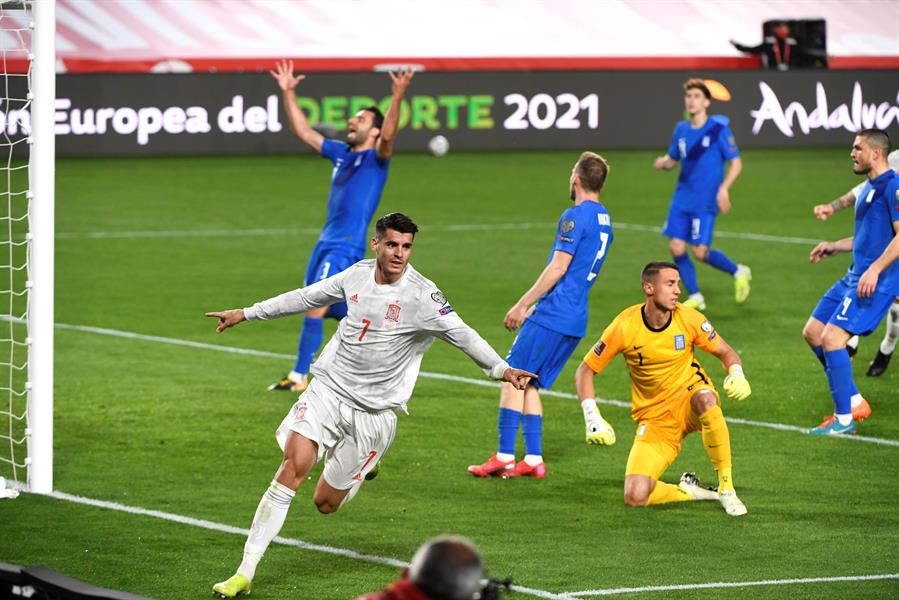 Morata festeja el gol español