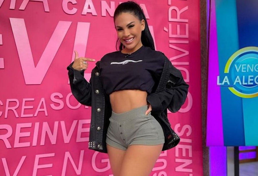 Stephanie Valenzuela en programa de TV Azteca