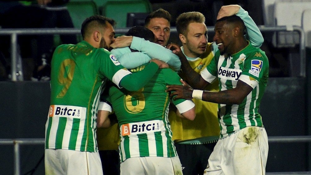 Jugadores del Betis celebran un gol