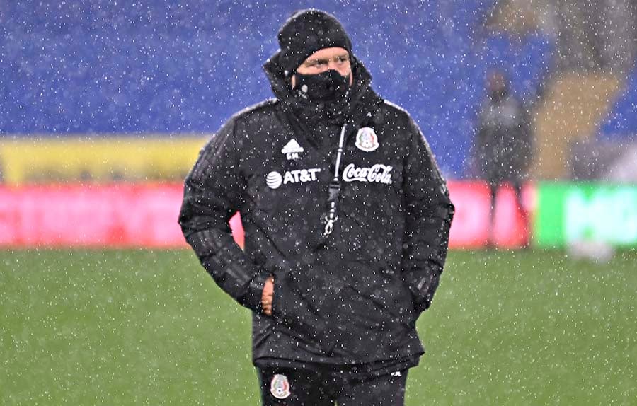 Gerardo Martino observa la práctica del Tricolor