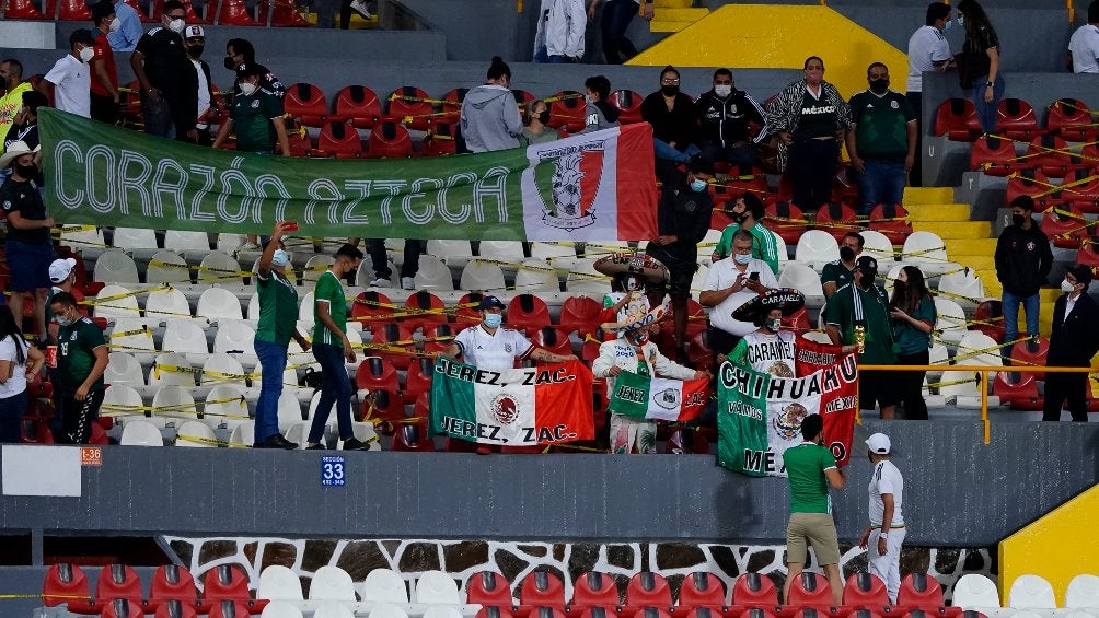 Afición mexicana en victoria vs Estados Unidos en el Preolímpico