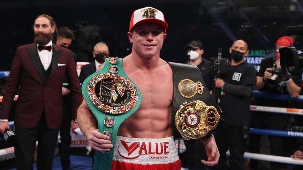 Canelo Álvarez en presentación 