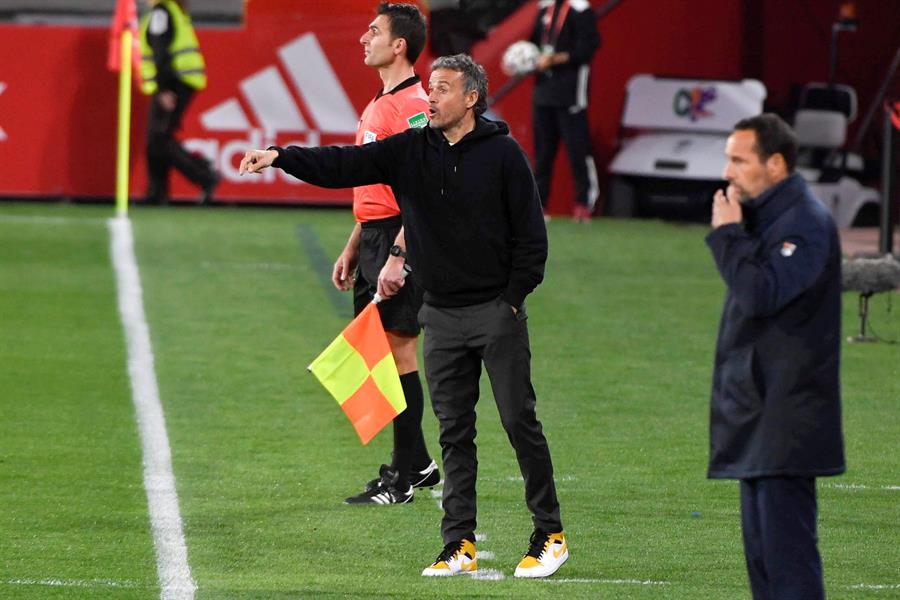 Luis Enrique en empate vs Grecia