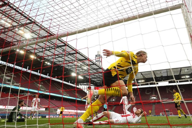 Erling Haaland durante un partido con Borussia Dortmund