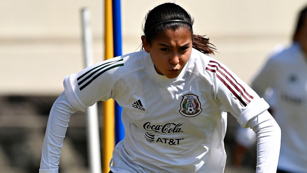 Nicole Pérez en un entrenamiento de la Selección Mexicana