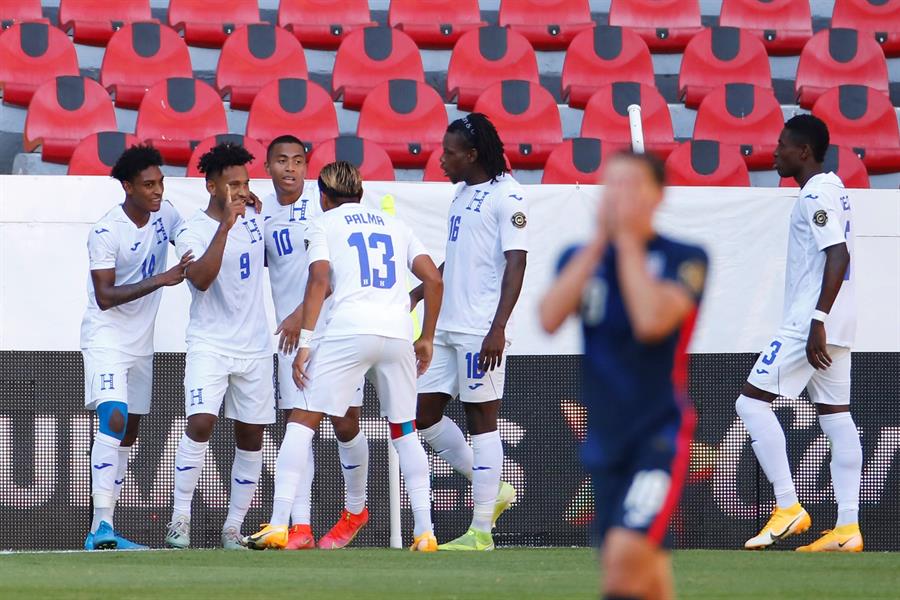 Jugador de Estados Unidos se lamenta tras gol de Honduras