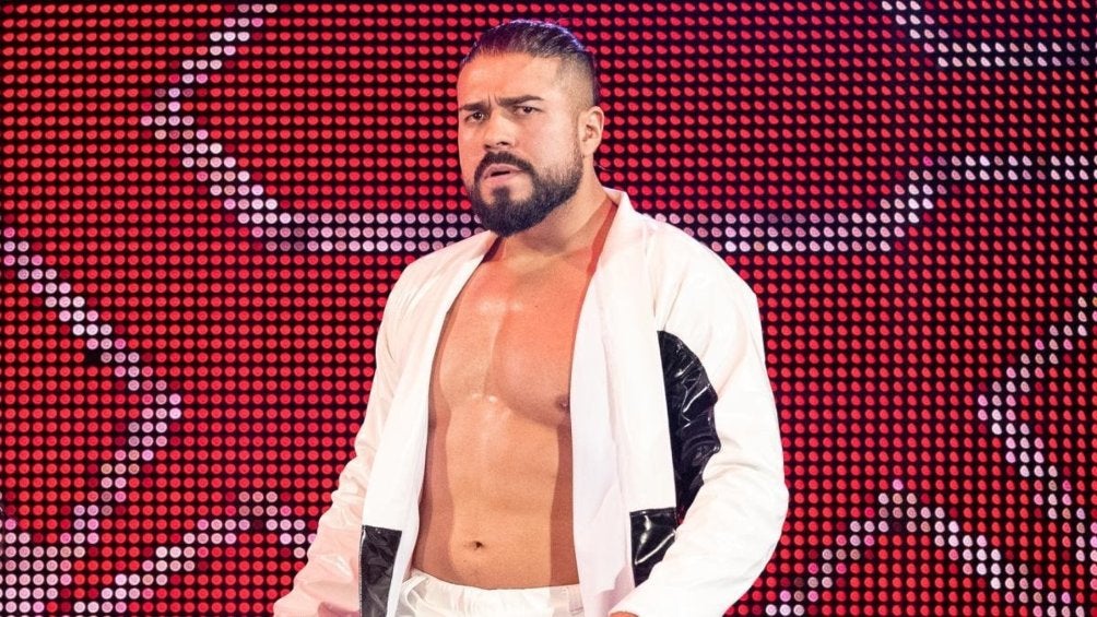 Andrade aún no define su futuro dentro de la lucha libre