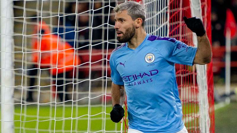 Kun Agüero en partido con el City