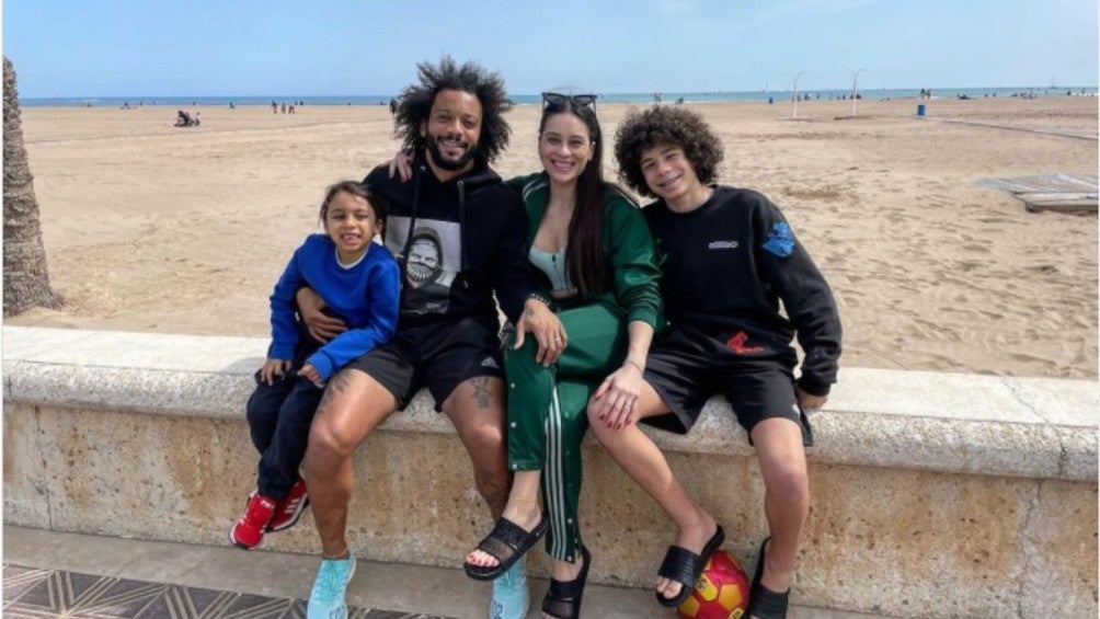 Marcelo Vieira y su familia en una playa de Valencia