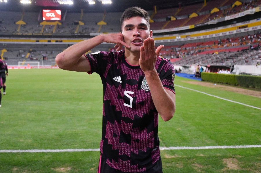 Johan Vásquez celebrando gol ante Canadá