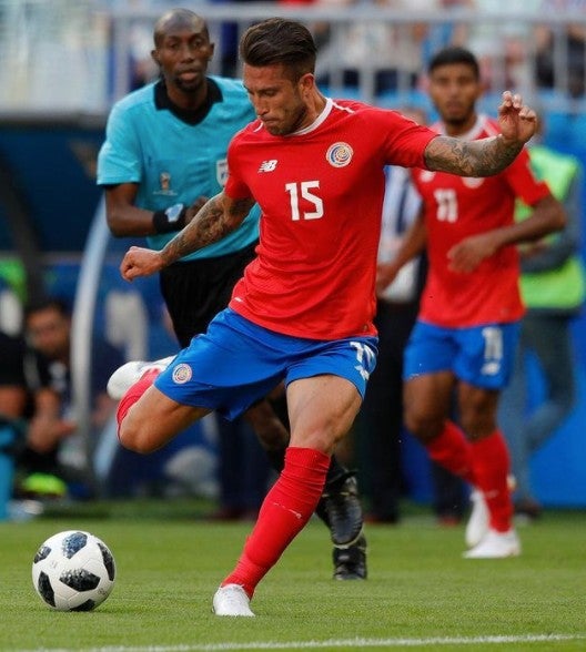 Francisco Calvo durante un partido con Costa Rica