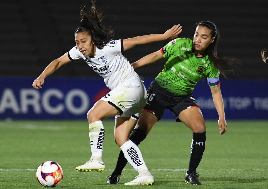 Gabriela Álvarez en victoria vs Querétaro