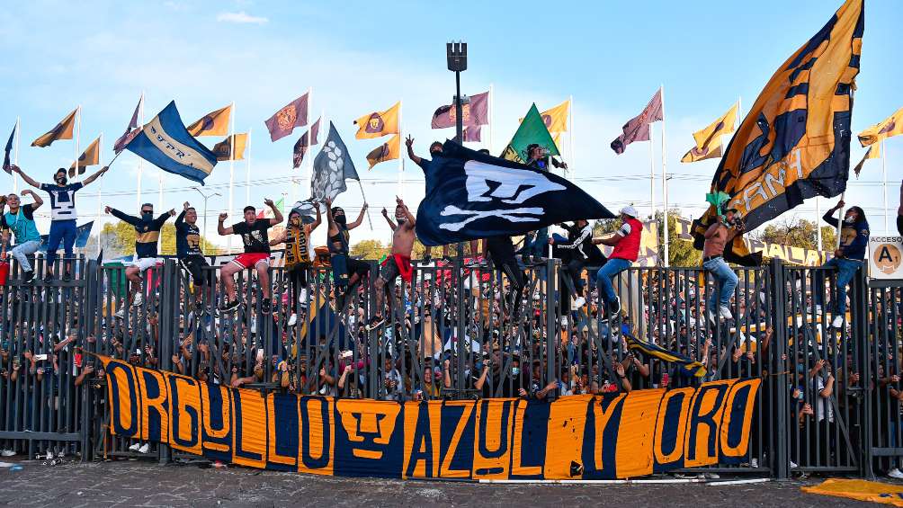 Afición de Pumas previo a partido