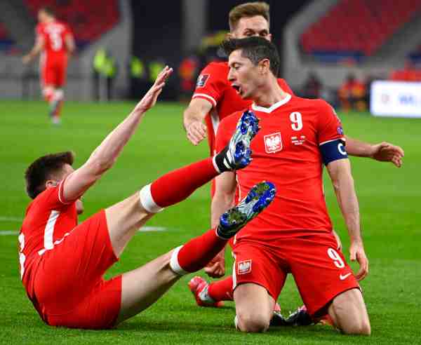 Robert Lewandowski en acción con Polonia 