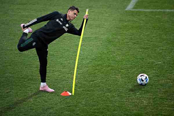 Héctor Moreno en práctica en Austria