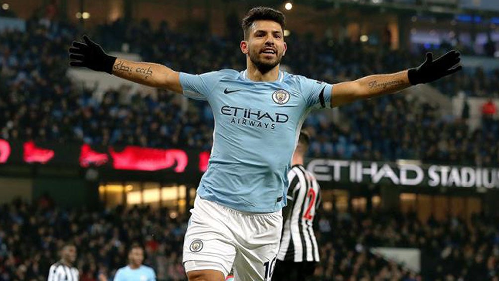 Sergio 'Kun' Agüero festeja un gol con el Manchester City 