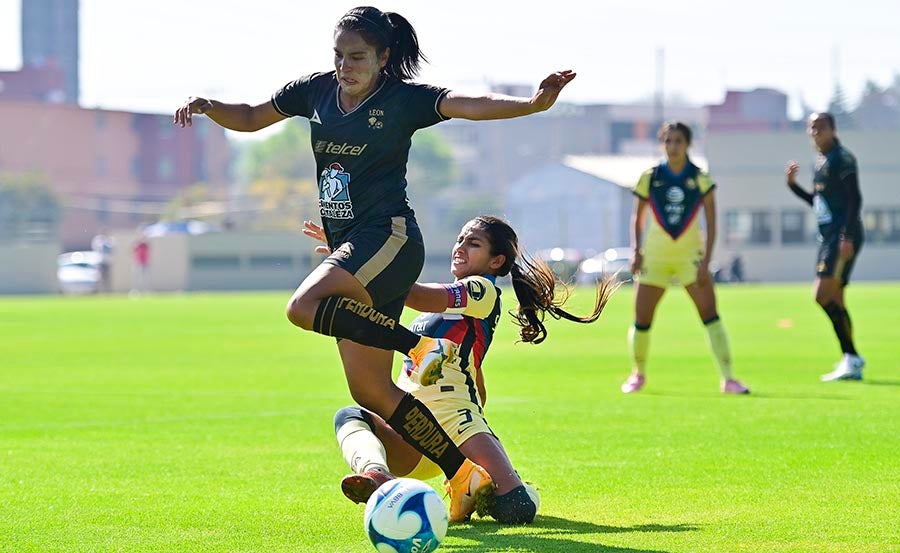 Cuevas en partido ante América