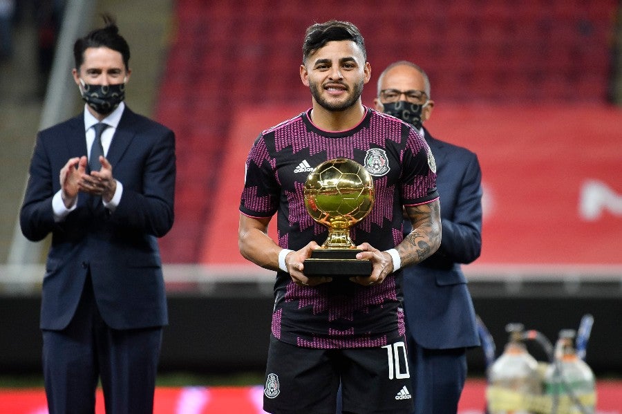 Alexis Vega se llevó el Balón de Oro del Preolímpico