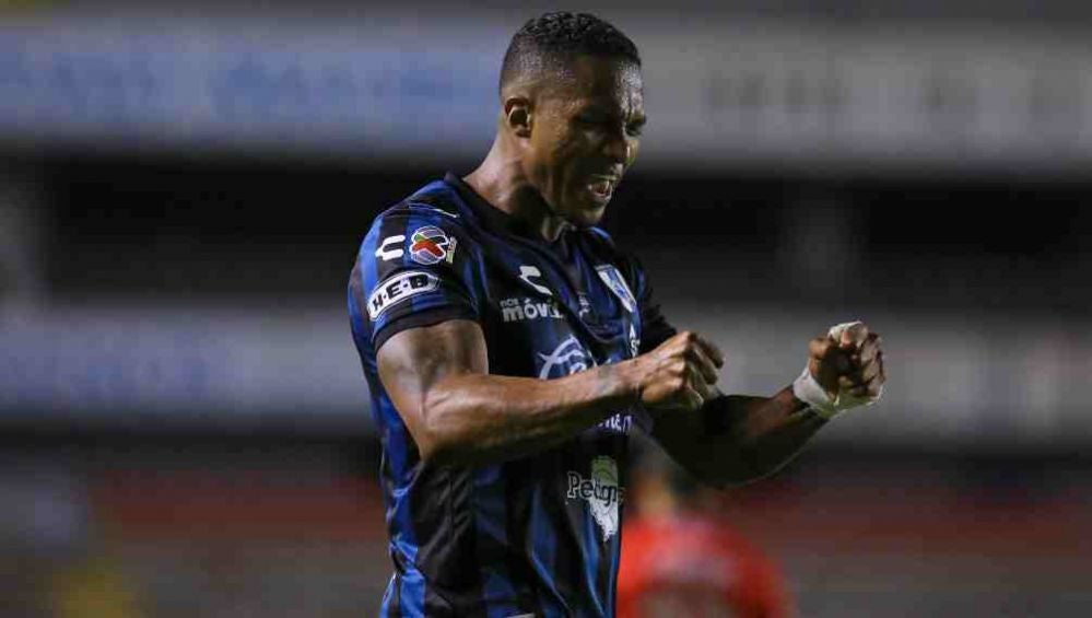 Antonio Valencia en festejo con Querétaro