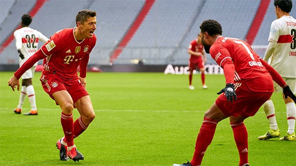 Jugadores de Bayern de Munich festejan un gol