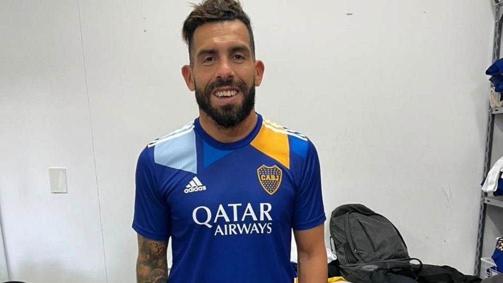 Carlos Tevez con el uniforme alternativos 