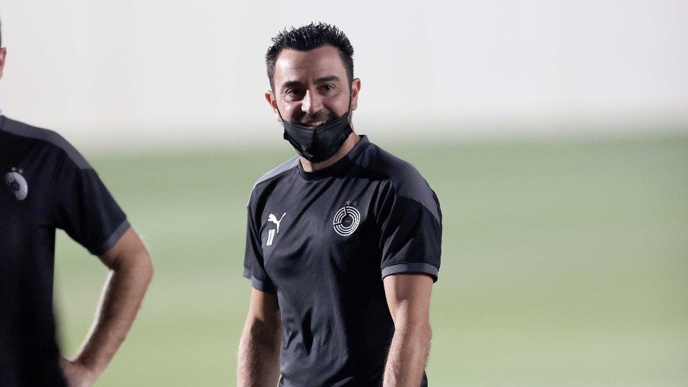 Xavi Hernández DT de Al Sadd en entrenamiento 