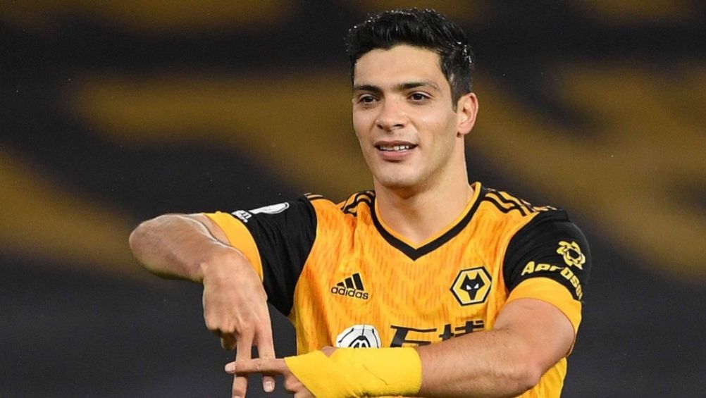 Raúl Jiménez en un partido con el Wolverhampton