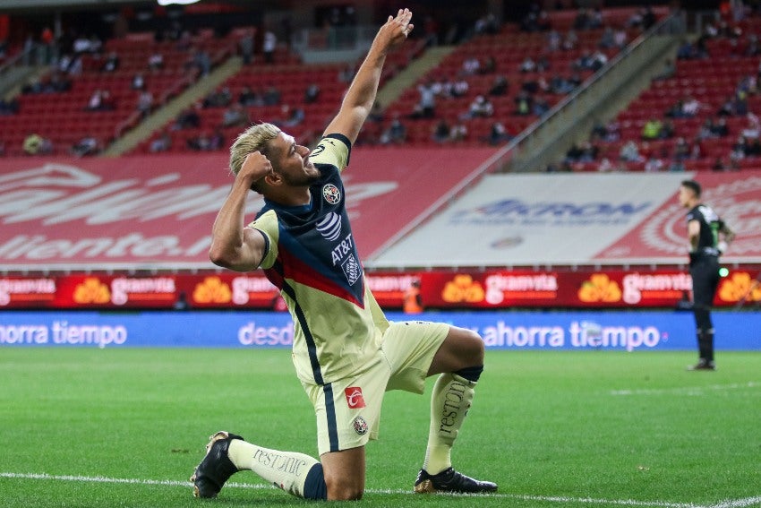 Henry Martín en un partido con las Águilas del América