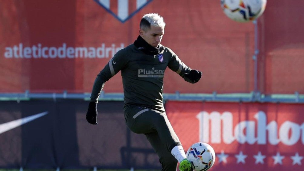 Lucas Torreira durante un entrenamiento con el Atlético