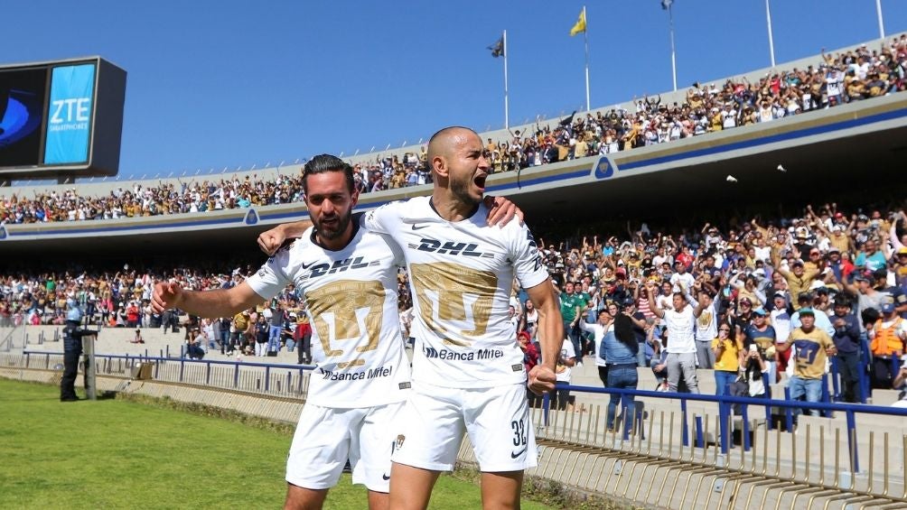 Quintana y González en un partido con Pumas