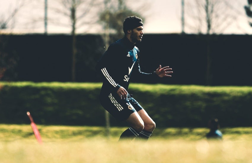 Raúl Jiménez en un entrenamiento con el Wolverhampton