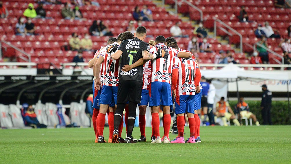 Jugadores de Chivas previo a un partido 