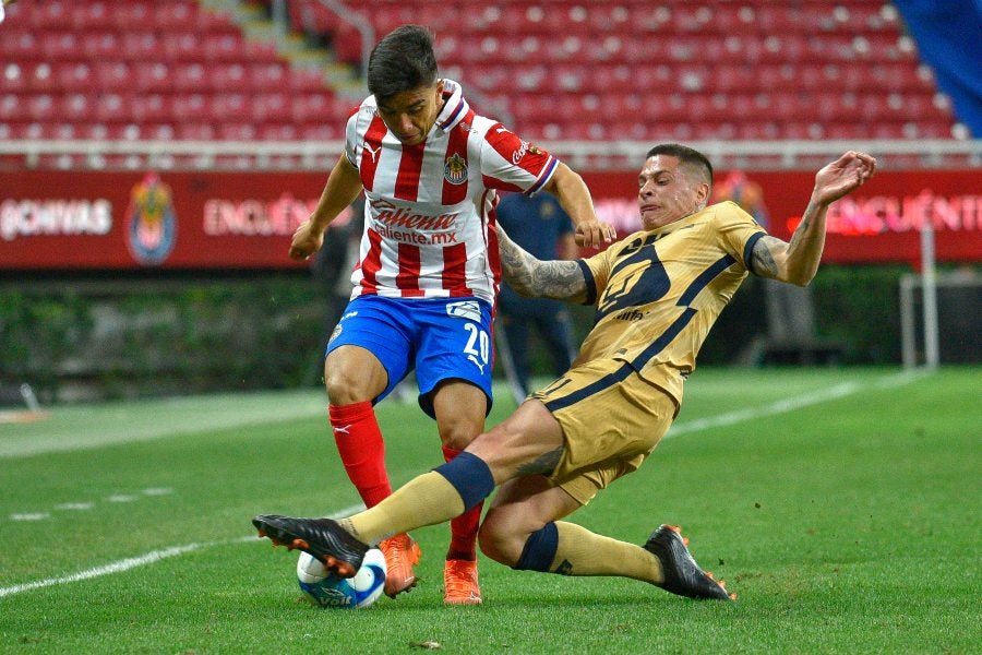 Juan Manuel Iturbe durante un partido con Pumas