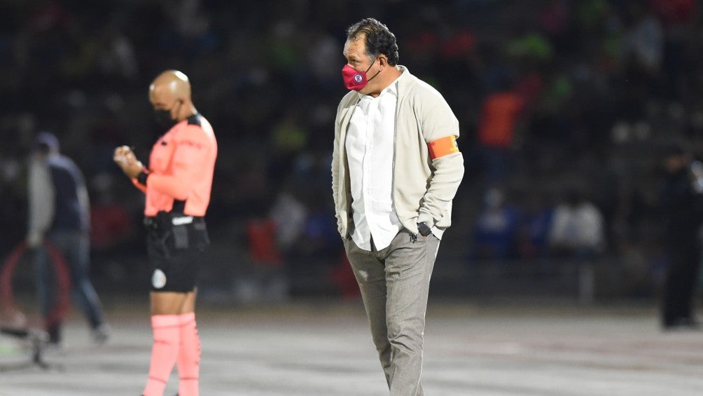 Juan Reynoso durante un partido con Cruz Azul