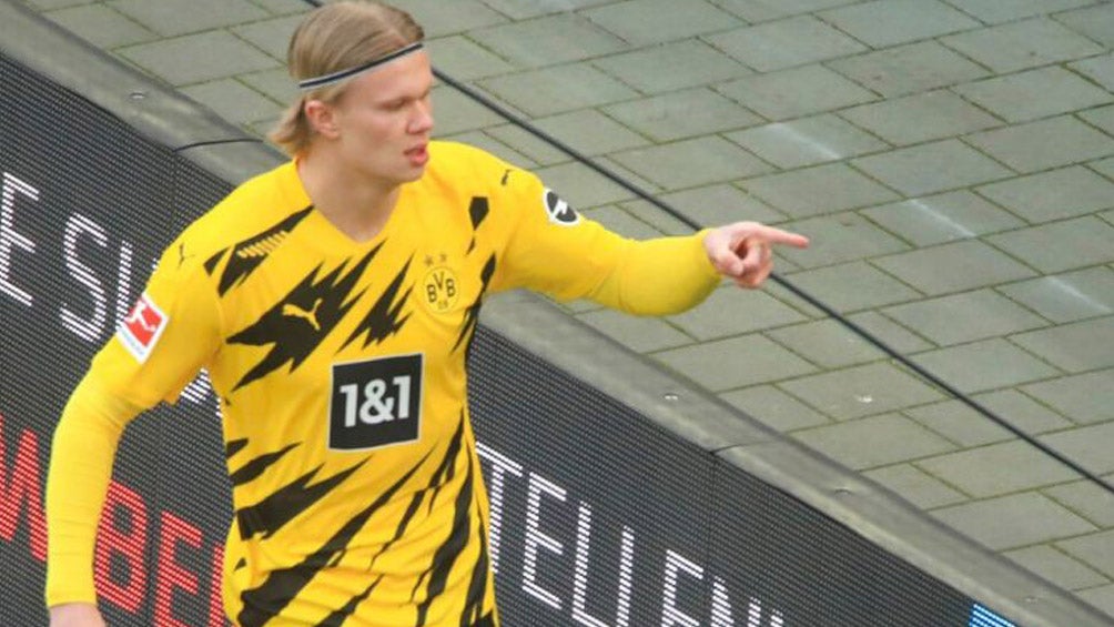 Erling Haaland durante un partido con Borussia Dortmund