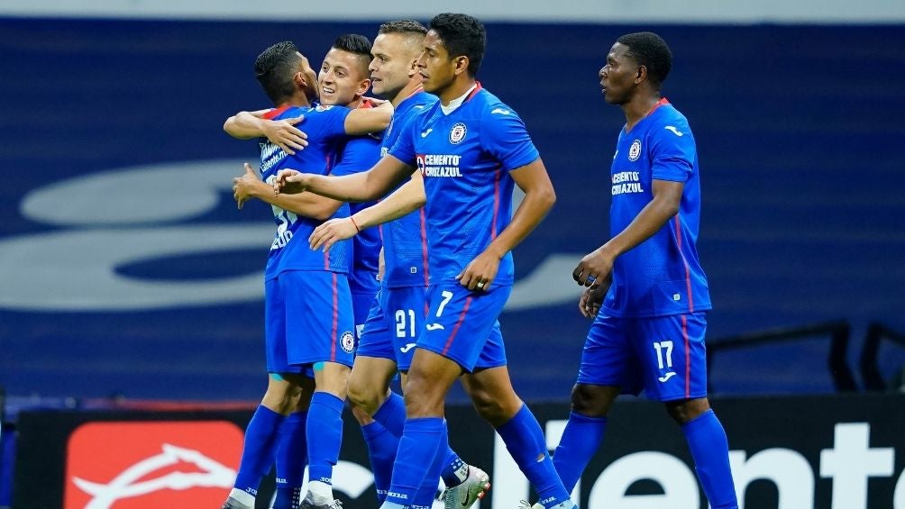 Jugadores de Cruz Azul en un partido 