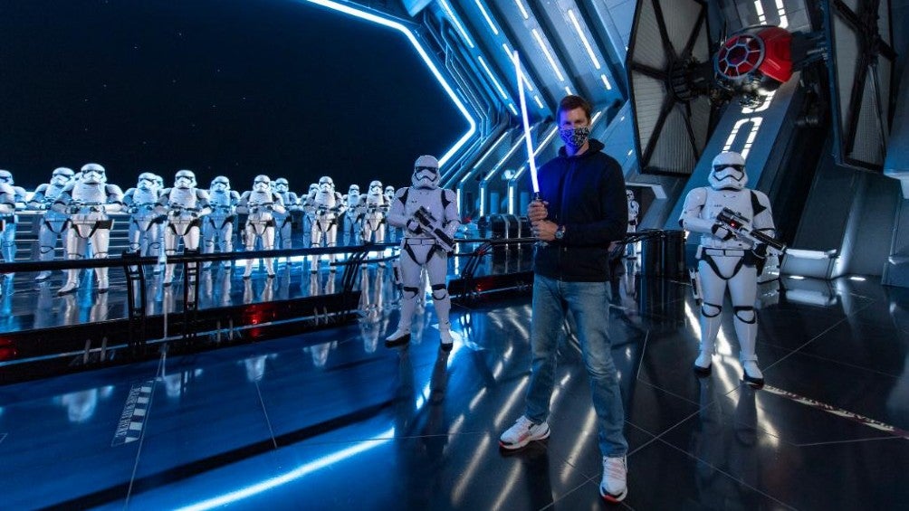 Tom Brady en su visita al Star Wars: Galaxy's Edge