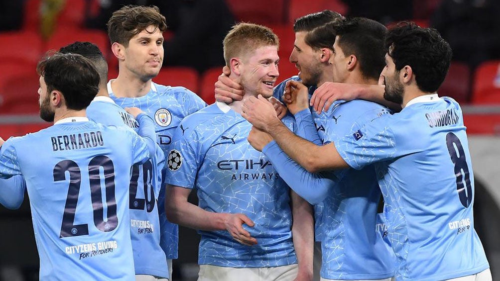 Jugadores del Manchester City festejan un gol 